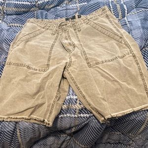 Union kaki shorts greenish size 31